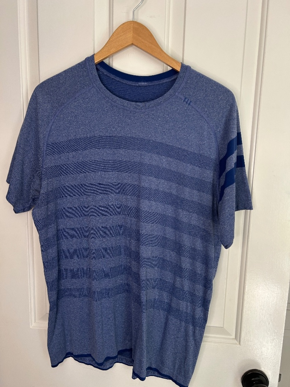 Men's Lululemon workout short sleeve t-shirt metal vent tech Large Navy stripe